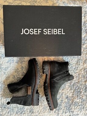 Josef Seibel Marta 03 Chelsea Boots, size 37 (US 7)